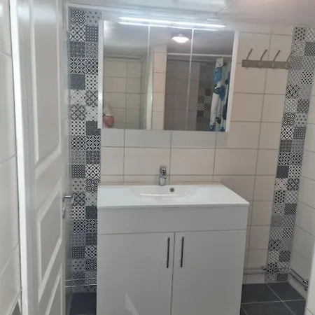 Lägenhet Idyllisk Ved Sjoen *