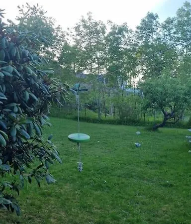 Idyllisk Ved Sjoen *